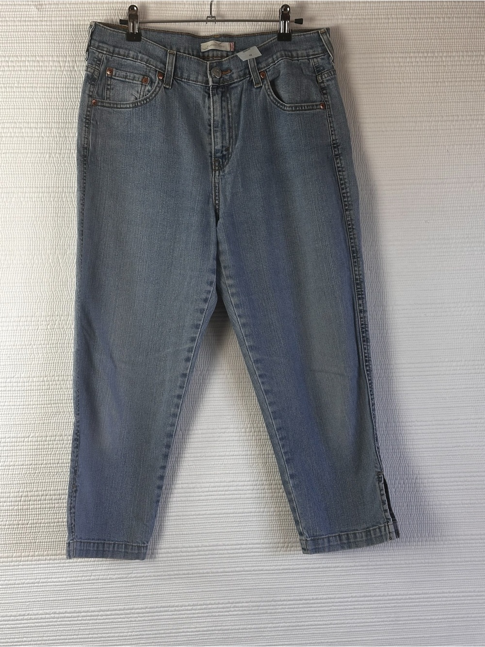 Vintage Levi’s Classic Capri Light Wash Denim Jeans Size 12 Y2K 90s Casual